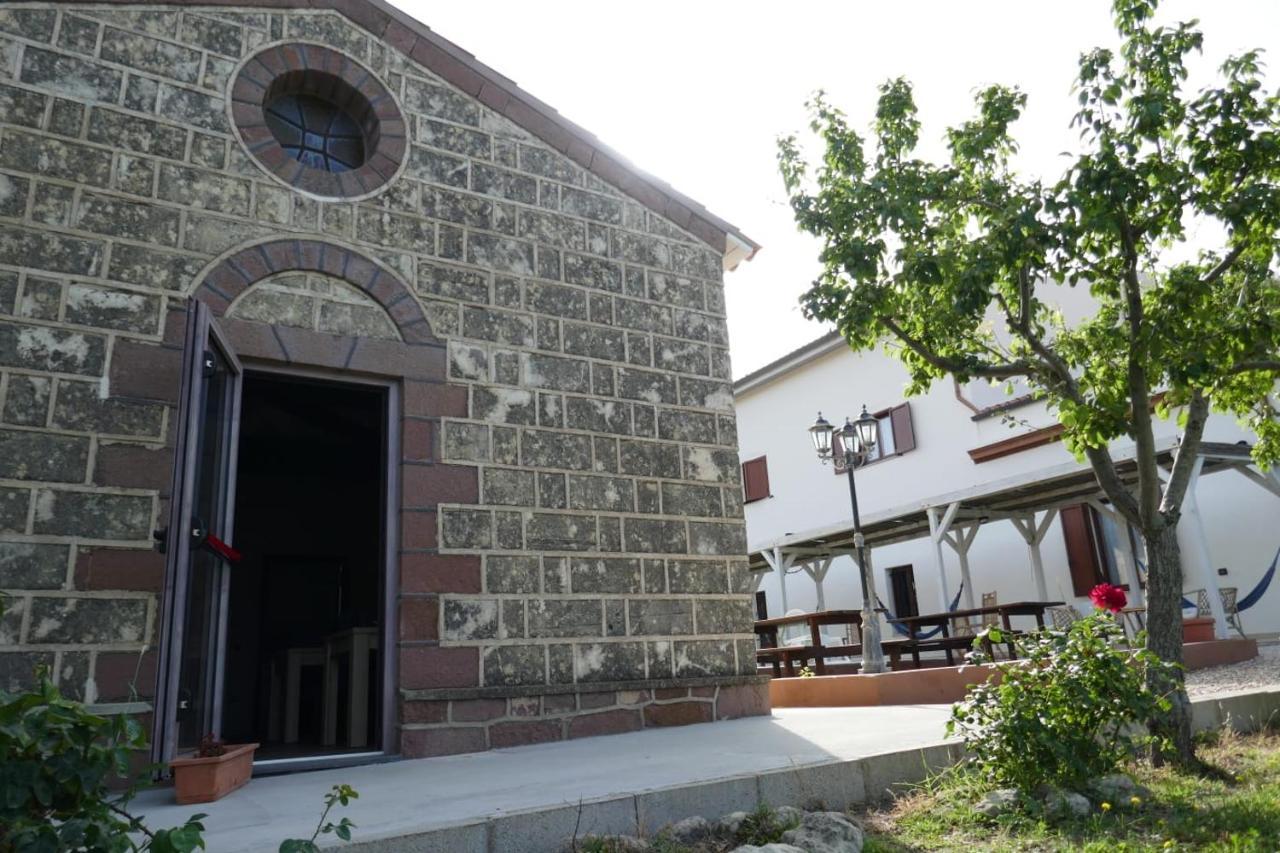 Serra E Mesu Affittacamere Magomadas Bagian luar foto