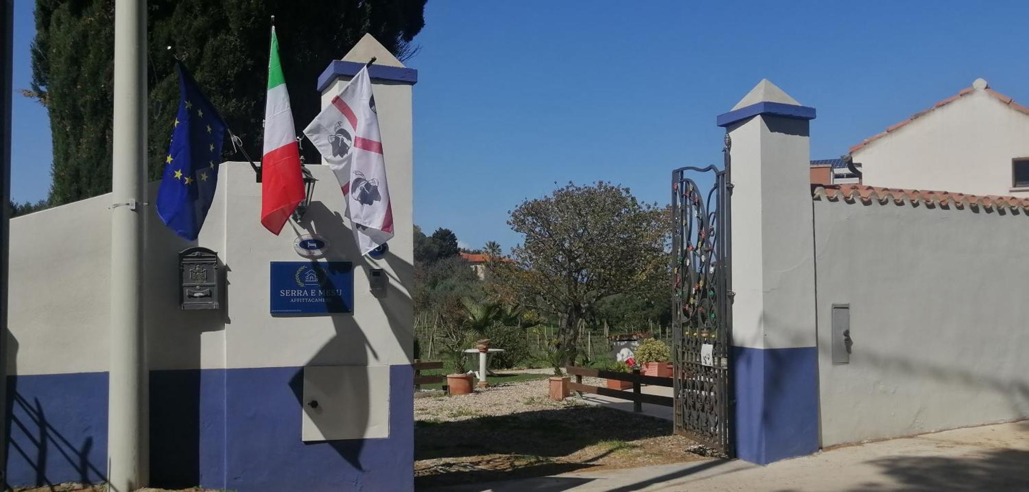 Serra E Mesu Affittacamere Magomadas Bagian luar foto